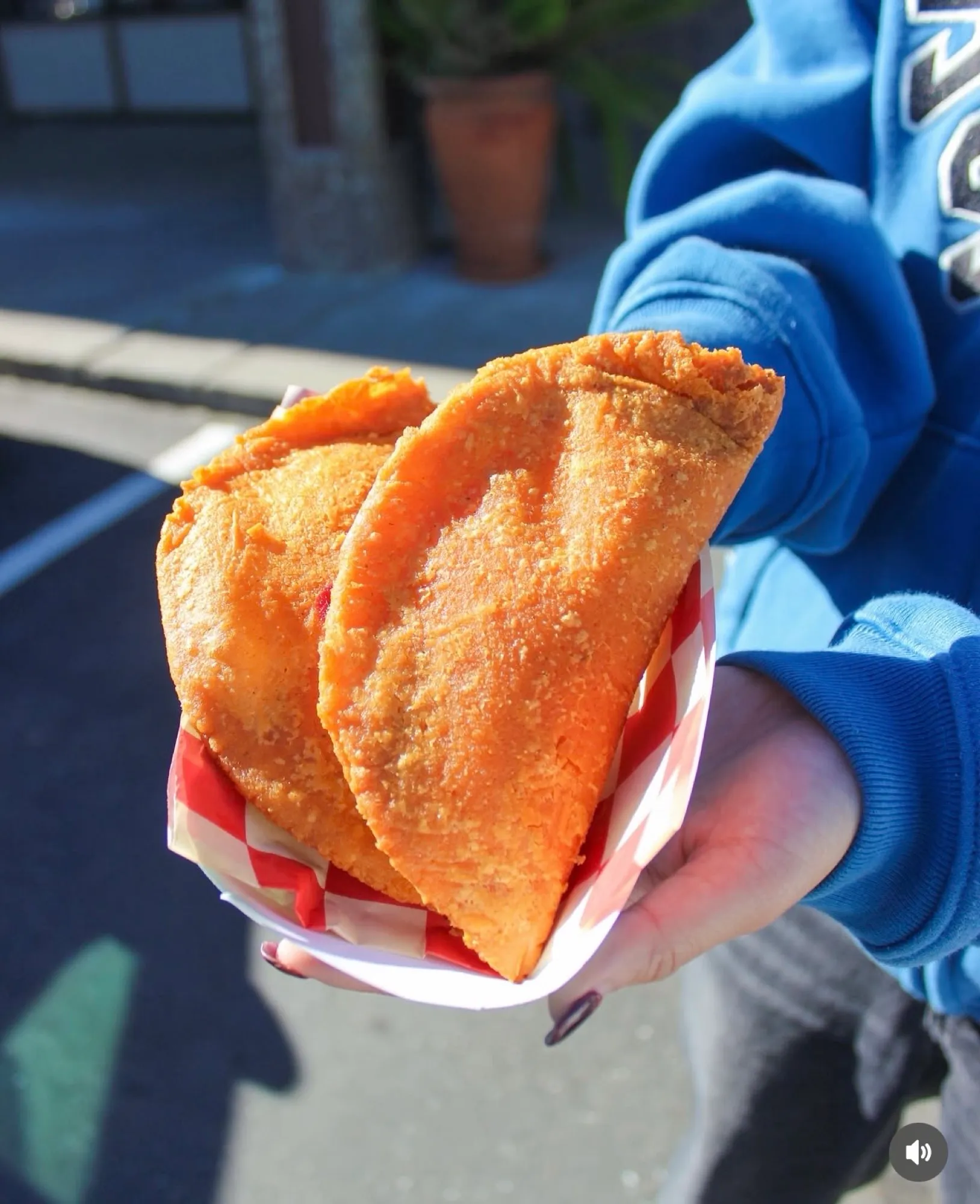 Fresh guampanadas in a checkered basket